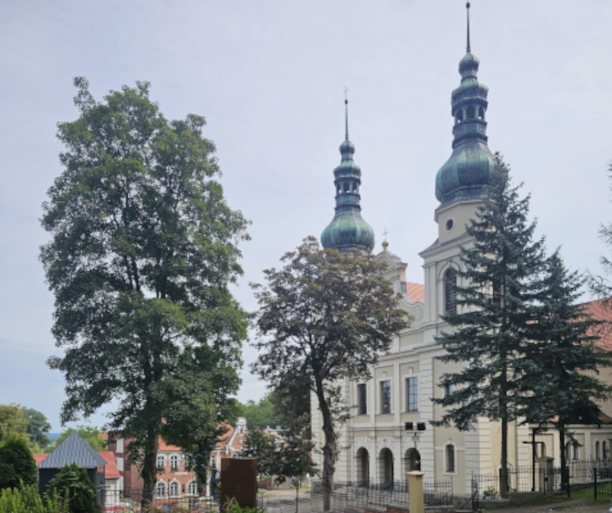 Dziękujmy Bogu za tę piękną świątynię w 118 rocznicę poświęcenia kościoła w Ujściu.