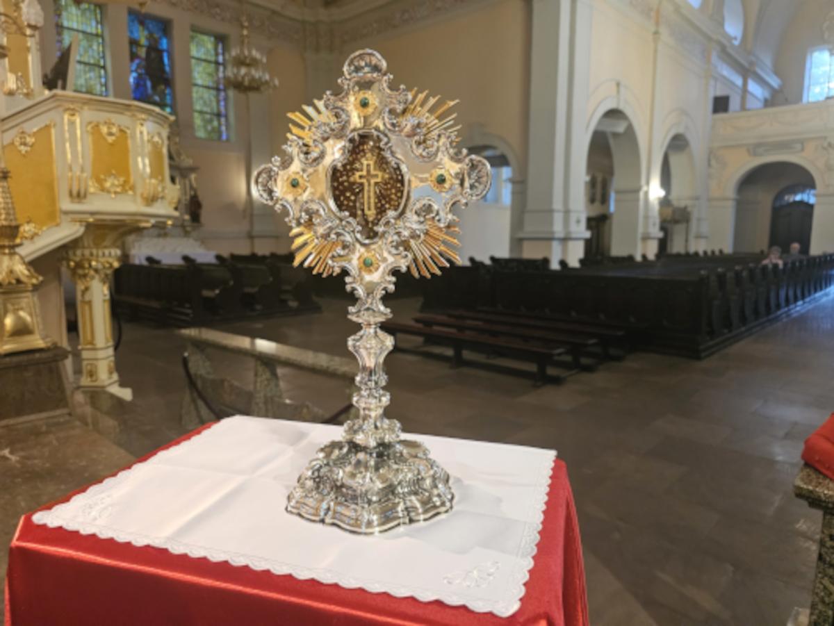 Krzyż – narzędzie wykonywania kary śmierci, które dzięki Jezusowi stało się narzędziem naszego zbawienia.